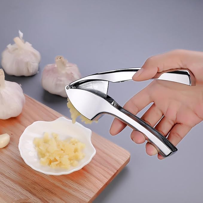 Full Stainless Steel Garlic Press Heavy-Duty Garlic Crusher Large Chamber Ergonomic Garlic Mincer